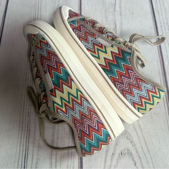 Keen Elsa Lite Women Sz 7 Chevron Plaza Taupe Low Shoes Sneakers Colorful - Picture 7 of 11